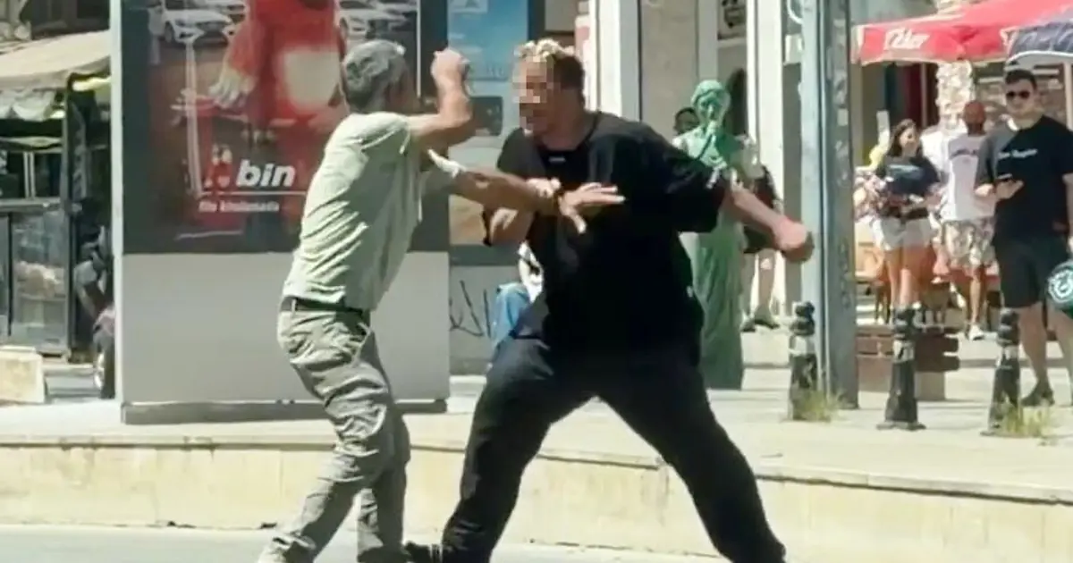 Antalya’da korkutan sokak kavgası: Turistler dehşetle izledi