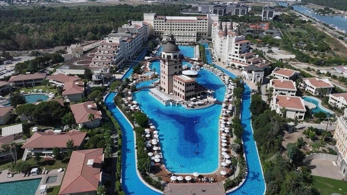 Antalya’da yabancı turist sayısı 6,5 milyonu aştı! Otellerde doluluk yüzde 100’e yaklaştı