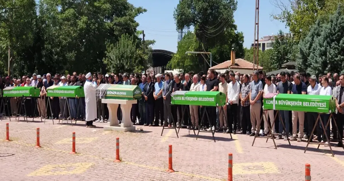 Antalya’daki katliam gibi kazada yaşamını yitiren beş kişiye gözyaşlarıyla veda