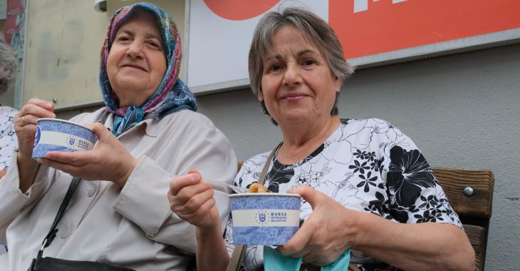 Aşurenin bereketi şehrin dört bir yanına yayılıyor