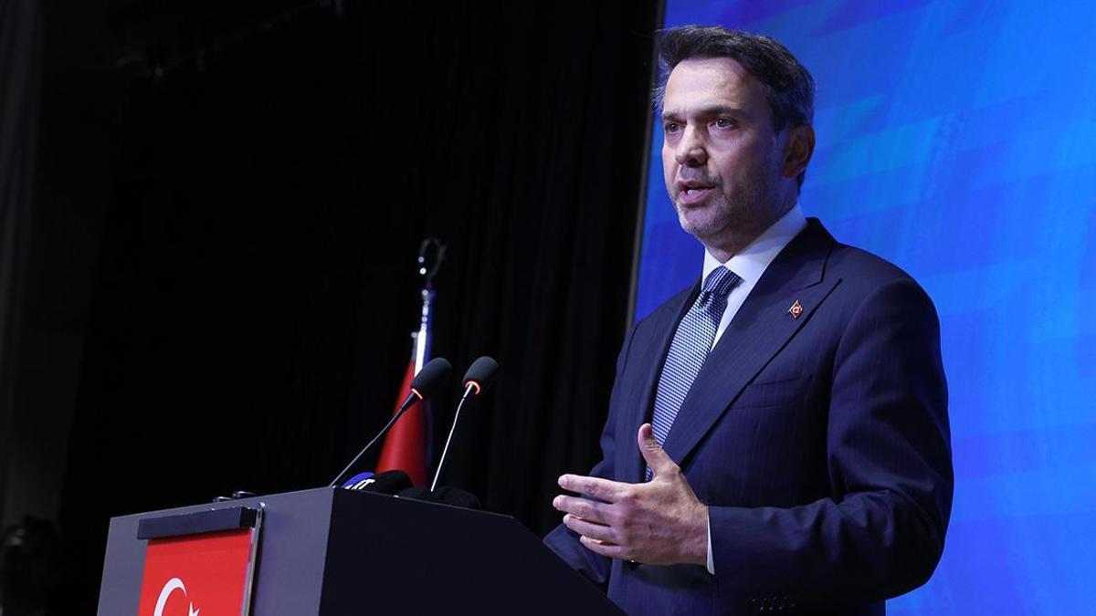 Bakan Bayraktar: Türkiye ile KKTC arasında deniz altından geçecek doğal gaz boru hattının inşasına başlıyoruz