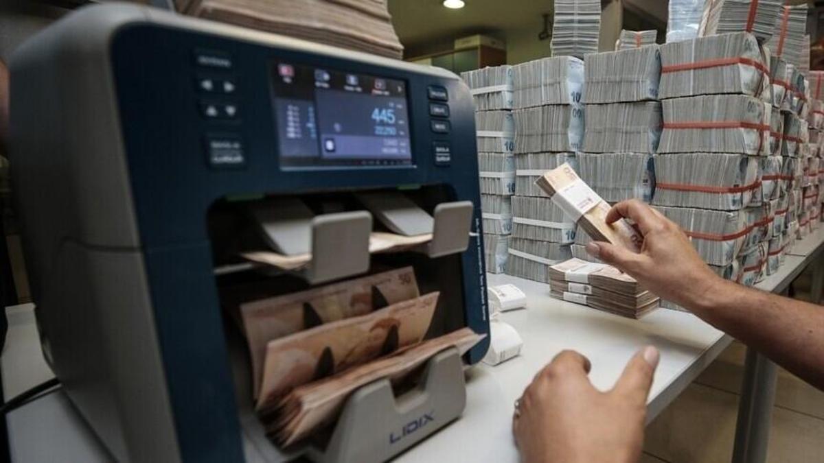 Bankacılık sektörünün toplam mevduatı geriledi