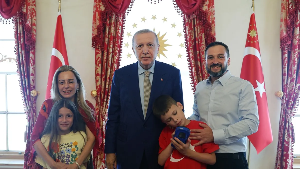 Başkan Erdoğan’dan anlamlı kabul: Nefrete karşı kek dağıtan Joshua Harris Dolmabahçe’de