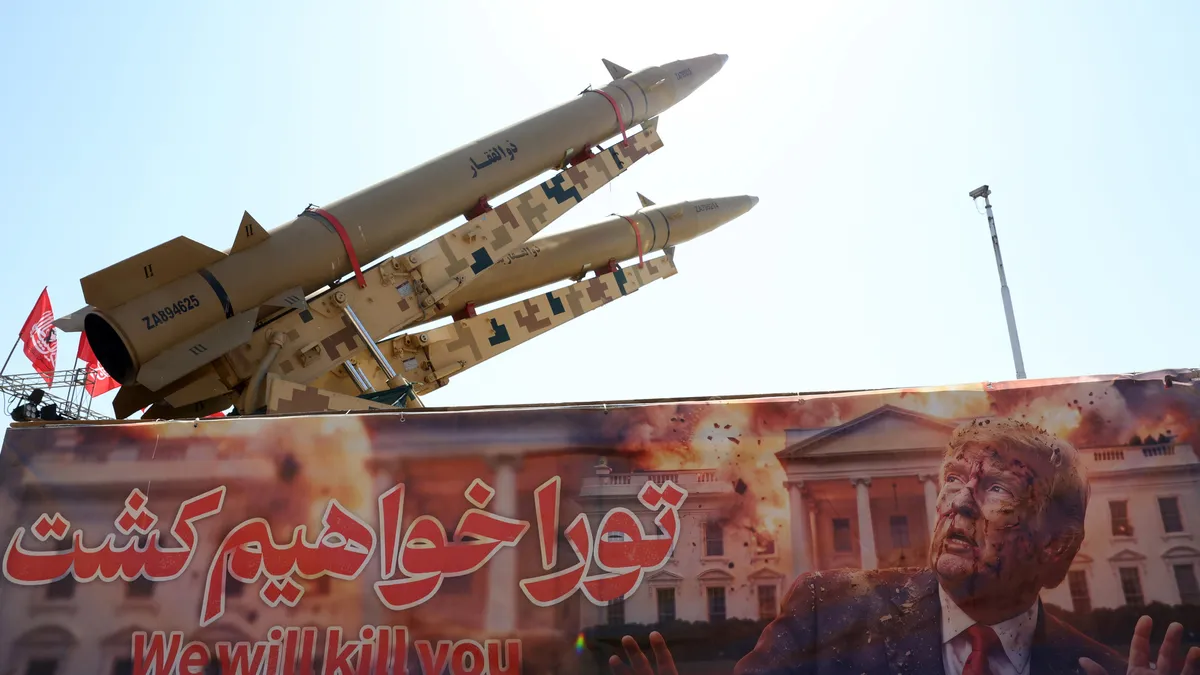 CANLI İran geriliminde kritik gelişmeler! Reuters: Husiler Suudi Arabistan’ı Irak’tan vurdu, Süveyş’teki İHA saldırısı enerji piyasalarını alarma geçirdi