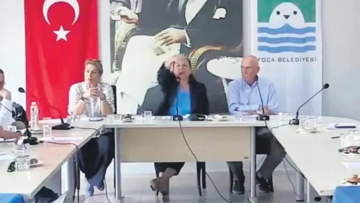 CHP’li Foça Belediye Başkanı Saniye Bora Fıçı’dan eleştiriye sansür!