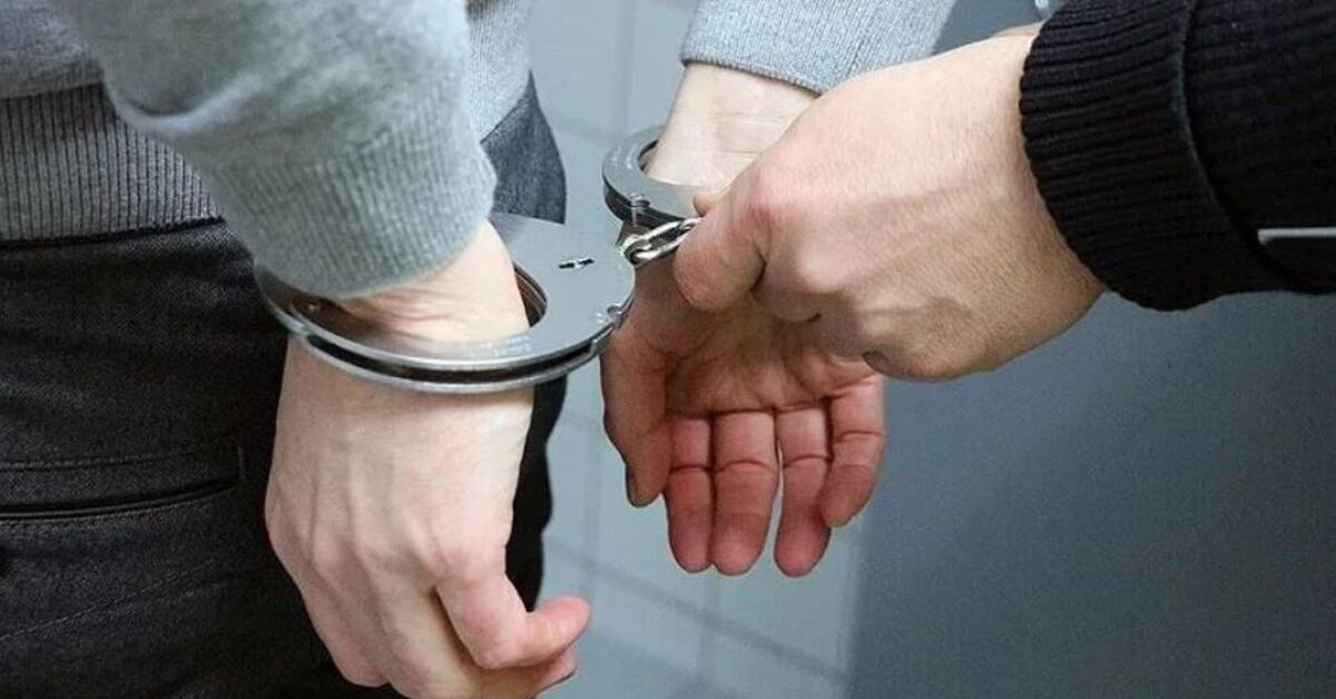 Çocuklara müstehcen hareketlerde bulunduğu iddiasıyla tutuklandı