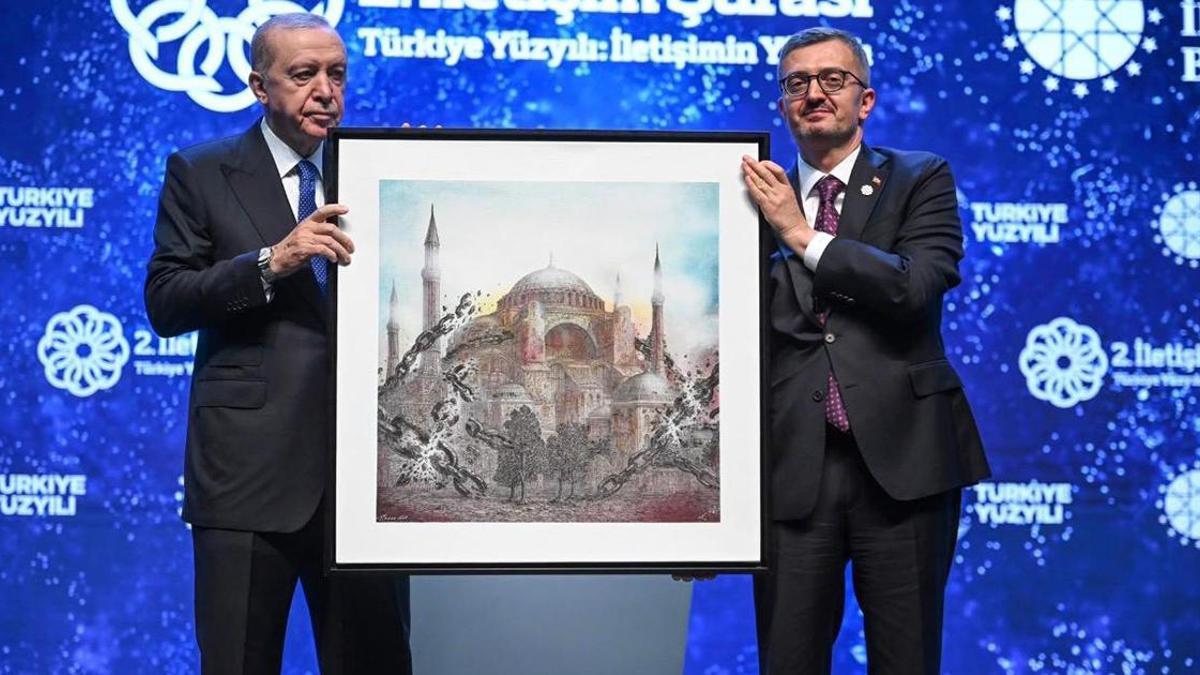 Cumhurbaşkanı Erdoğan’a Ayasofya tablosu hediye edildi