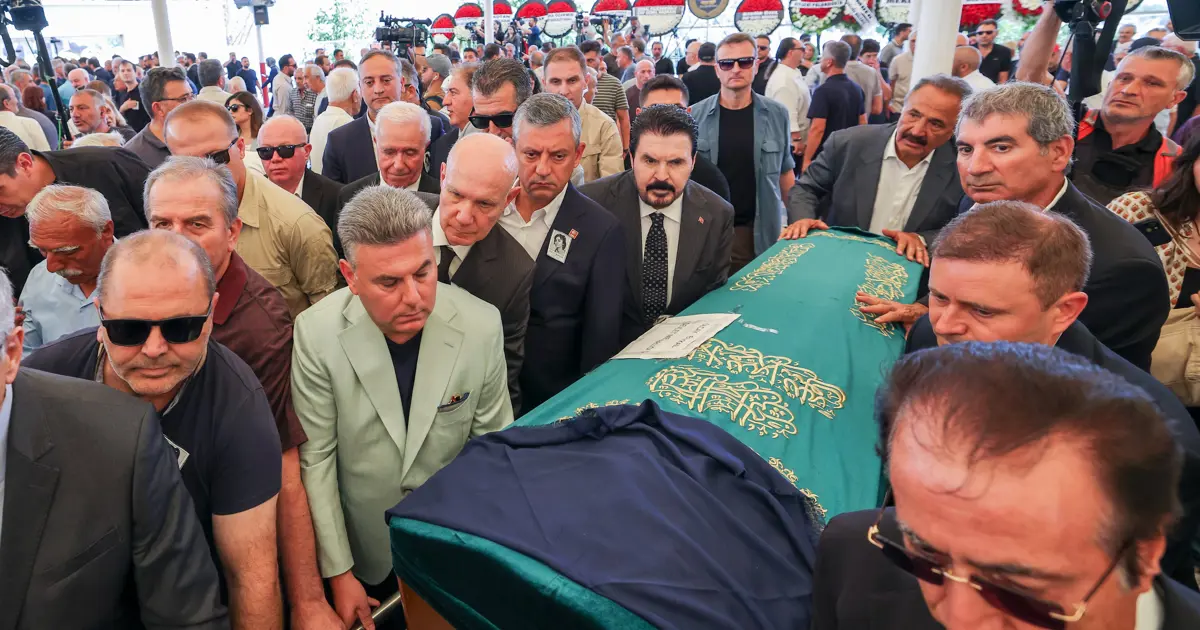 Deniz Baykal’ın eşi Olcay Baykal, son yolculuğuna uğurlandı
