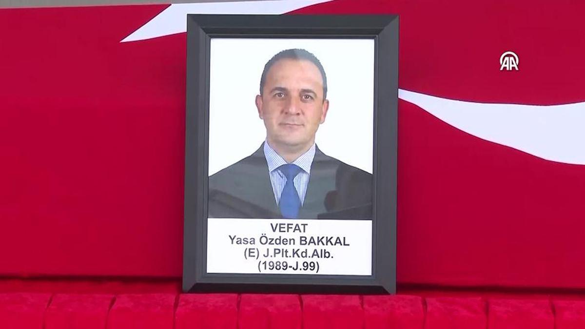 Emekli pilot son yolculuğa uğurlandı