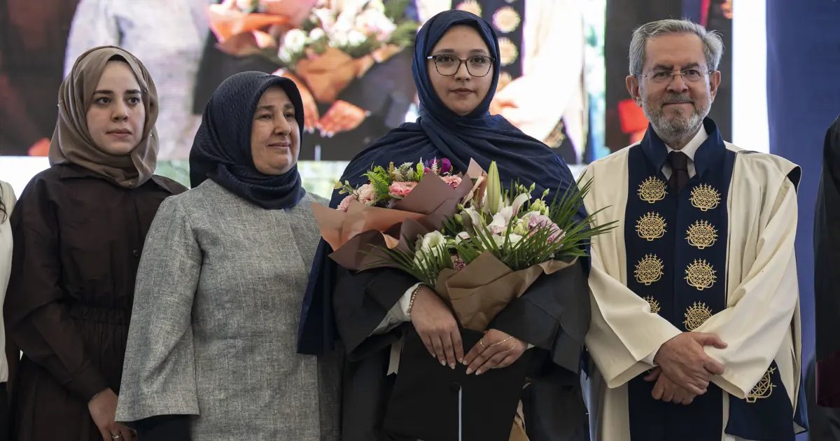 Enkazdan 248. saatte kurtarılmıştı. Mucize kız Aleyna mezun oldu
