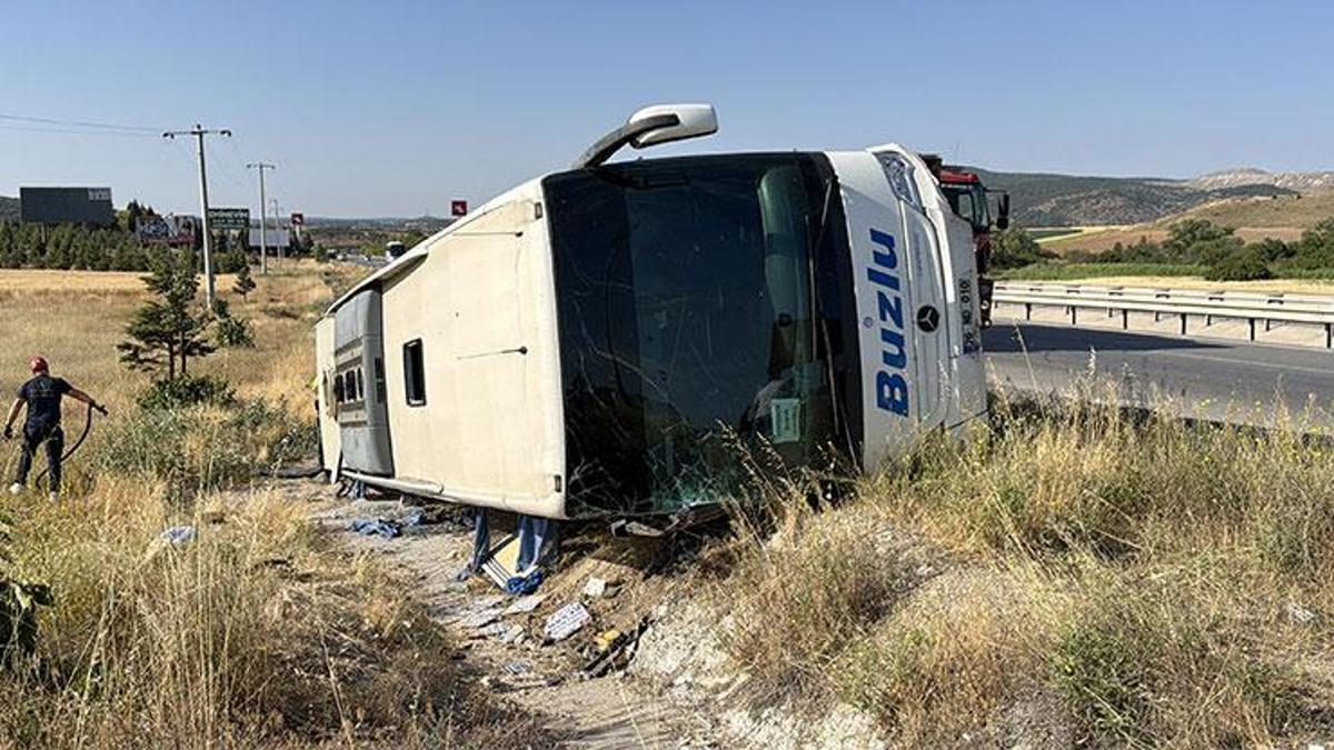 Eskişehir’de yolcu otobüsü devrildi: 20 yaralı