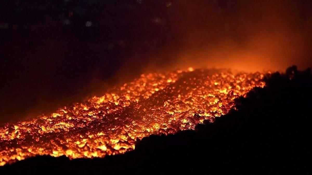 Etna Yanardağı yeniden hareketlendi!
