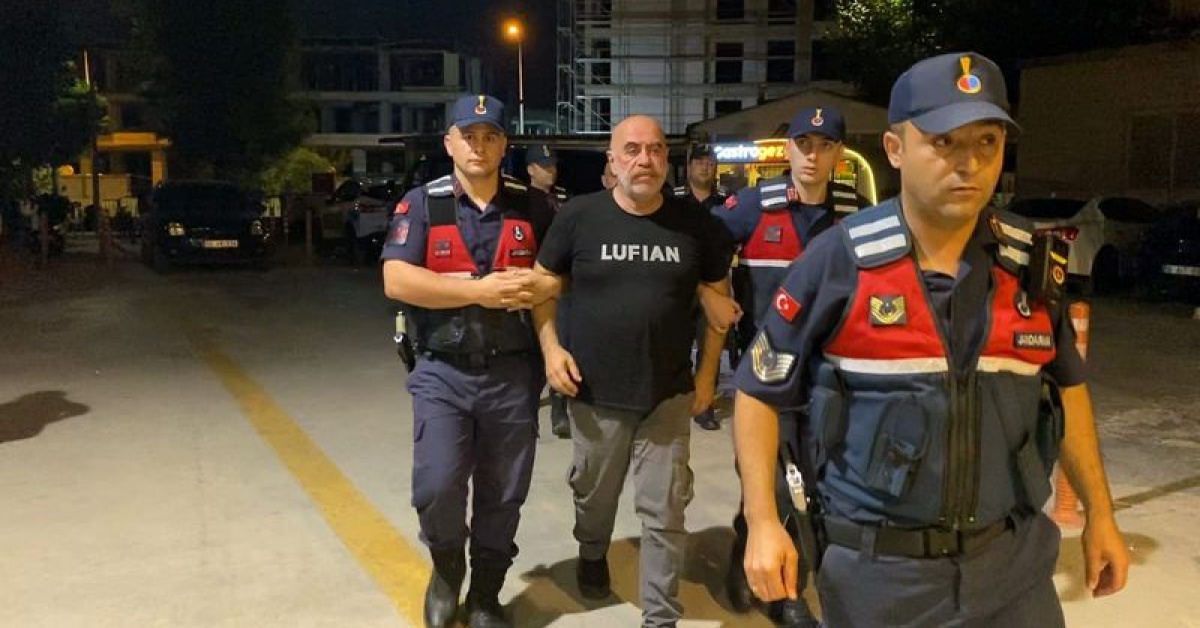 Ezel Akay ve kardeşi gözaltına alındı