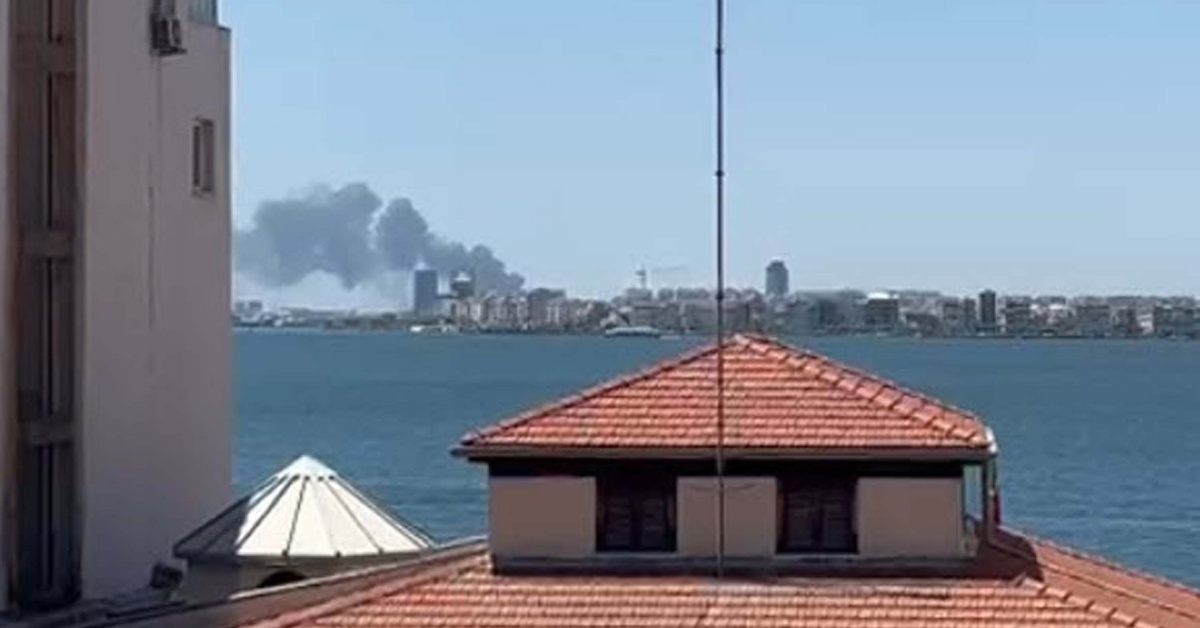 Fabrikada yangın! Gökyüzünü duman kapladı!