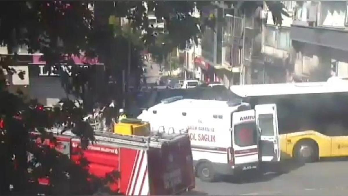 İETT otobüsü ambulansla çarpıştı: 5 yaralı