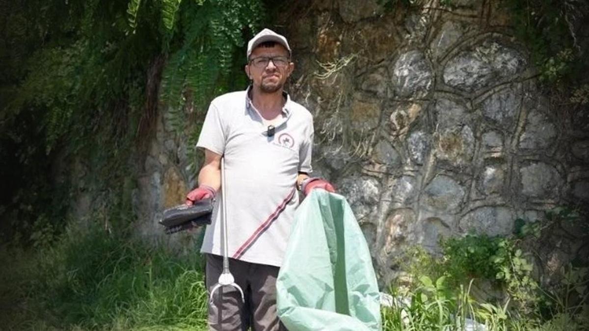 İNSANLIK ÖLMEMİŞ DEDİRTEN HAREKET! Çöp toplarken servet buldu! 3,5 milyon liralık altını polise teslim etti