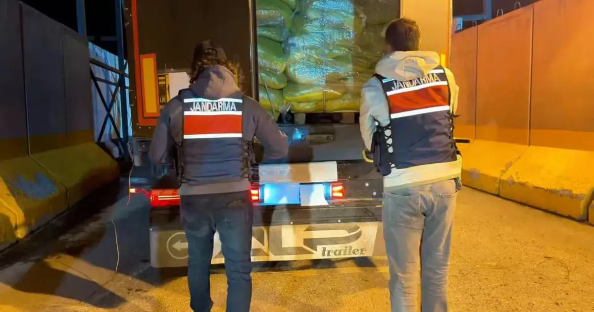 İhbar üzerine takip edildi, TIR’dan kilolarca uyuşturucu çıktı