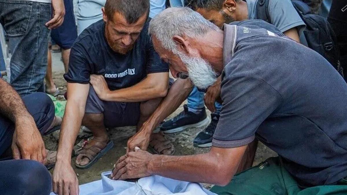 İsrail, Gazze’de cenaze törenine saldırı düzenledi: 7 ölü, 19 yaralı