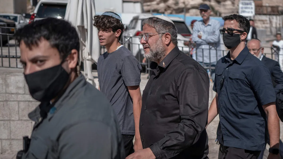 İsrail’in aşırı sağcı Bakanı Itamar Ben-Gvir, fanatik Yahudilerin eşliğinde Mescid-i Aksa’ya yeniden baskın düzenledi