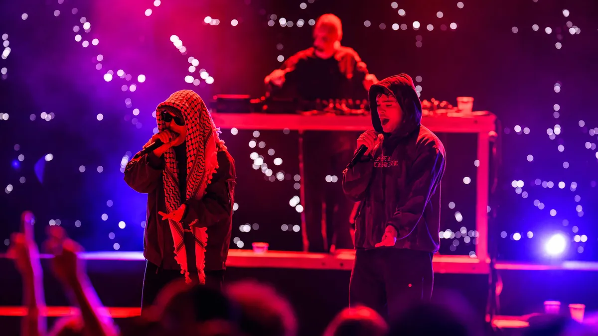 İstanbul’daki Kneecap konserinde “Filistin’e Özgürlük” mesajı! Seyirciden alkış ve tezahürat yükseldi