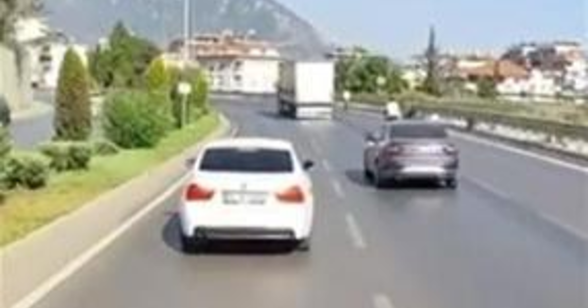 İtfaiyeye yol vermeyen sürücüye ceza: Aracı trafikten men edildi
