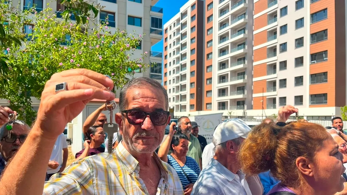 İzmir’de kentsel dönüşüm hüsranı! Evlerini alamayan vatandaşlardan protesto