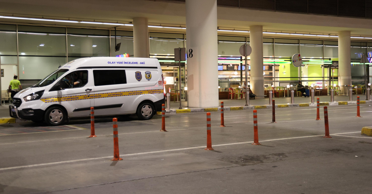 İzmir’de polislere bıçaklı saldırı!