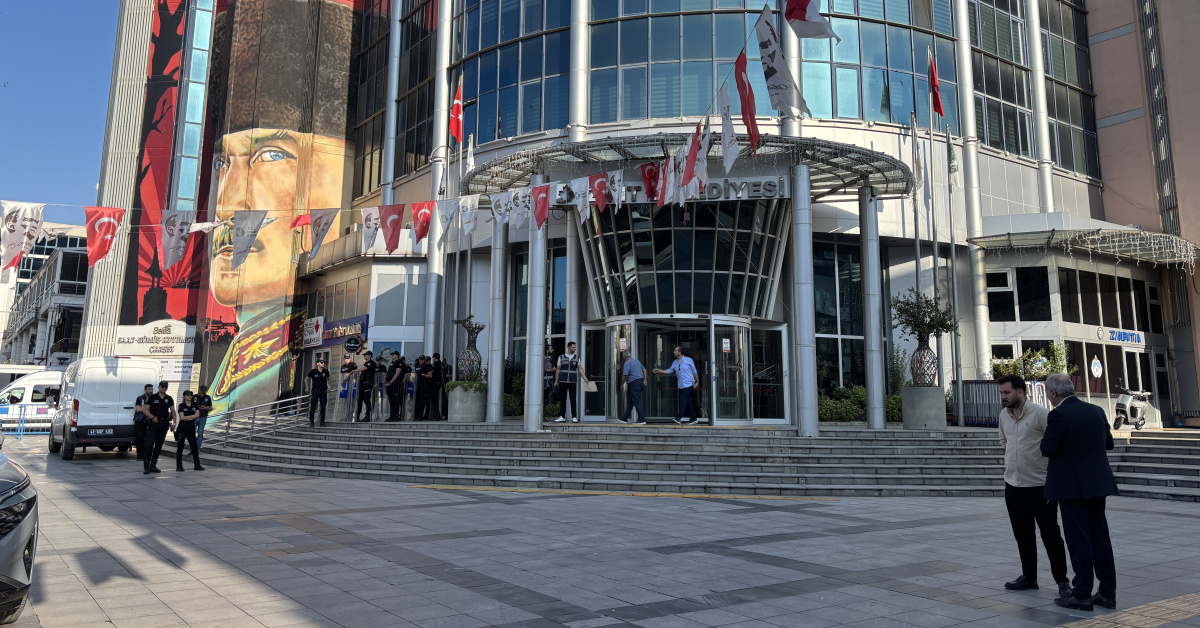 İzmit Belediye Başkanı Fatma Kaplan Hürriyet gözaltında