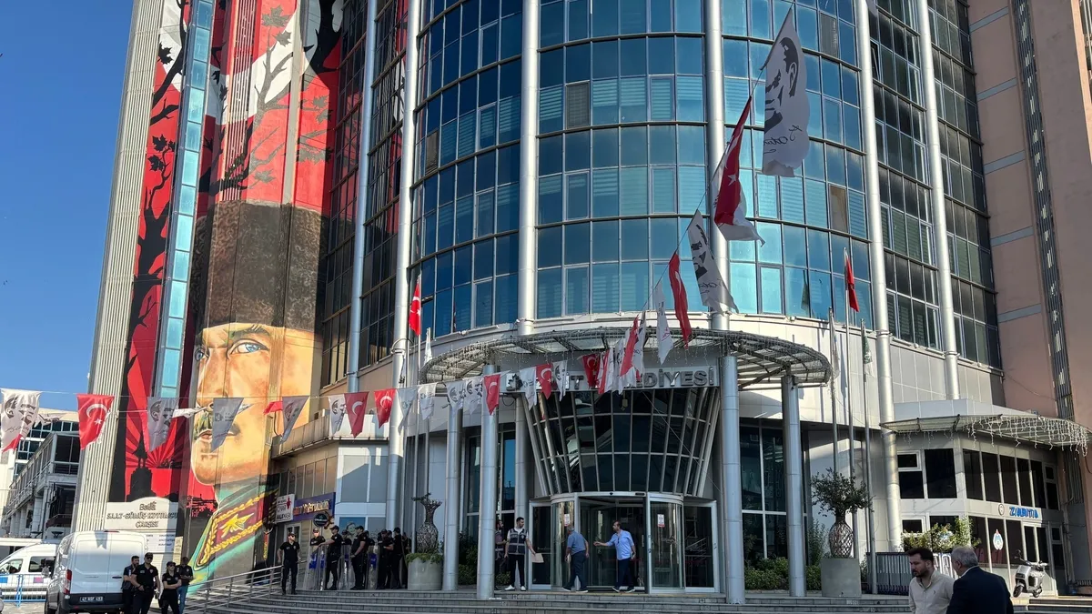 İzmit Belediyesi soruşturmasında çarpıcı ifadeler: 3 kilogram altın, ihale yüzdeleri ve para trafiği iddiaları gündemde