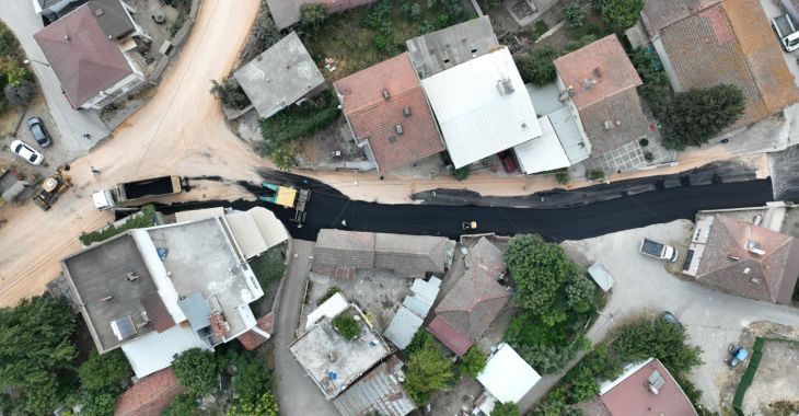 Karacabey’in Yenikaraağaç Mahallesi’nde yollar yenileniyor