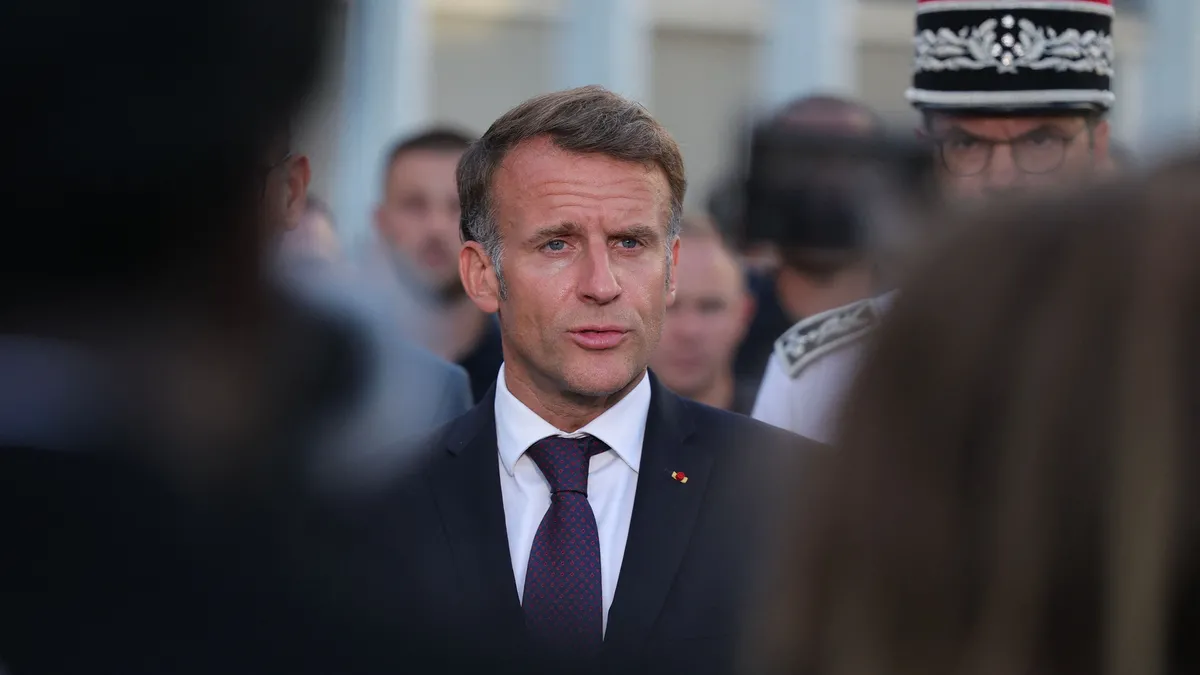 Macron’dan Fransa için yangın söndürme uçağı gönderen Türkiye’ye teşekkür