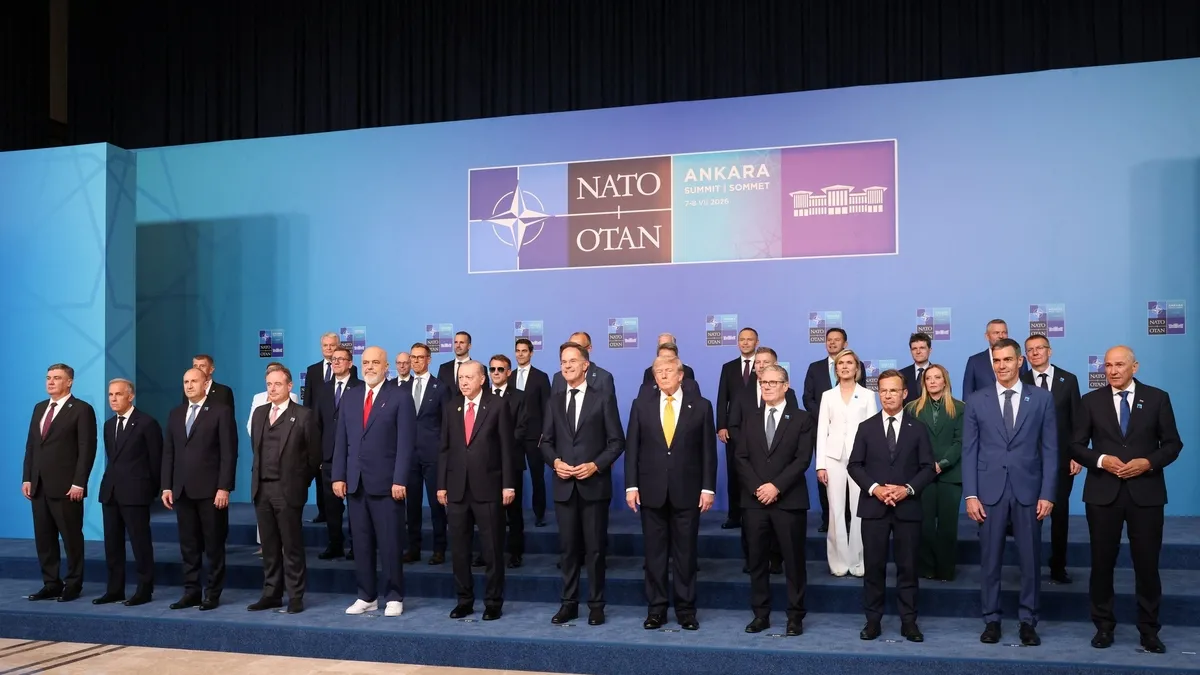 NATO Zirvesi’ne o anlar damga vurdu! Dünya liderleri hem güldürdü hem şaşırttı