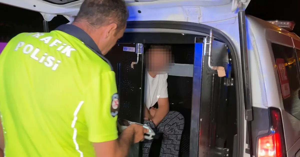Polisin ehliyet ve kimlik istediği alkollü sürücü, “150 TL param var” dedi