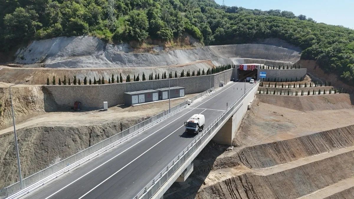 Seyahat süresini 30 dakikaya düşürecek yol için büyük gün! Yalova-Armutlu yolu yarın hizmete açılıyor