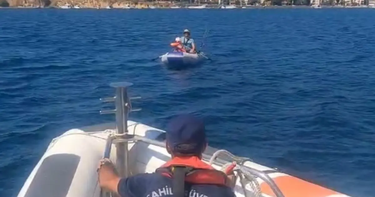 Şişme bot keyfi kabusla bitti. Yüzlerce metre sürüklendiler