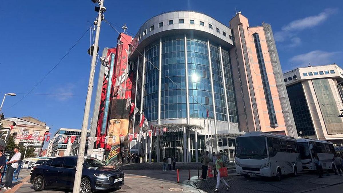 Son dakika: İzmit Belediye Başkanı ile eşi gözaltına alındı