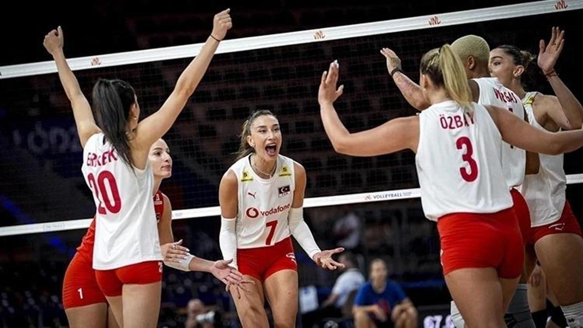 TÜRKİYE TAYLAND VOLEYBOL MAÇ SONUCU: VNL Filenin Sultanları Tayland’ı Eledi! Sıra Çeyrek Finalde!