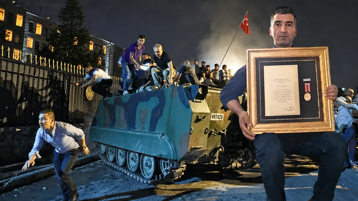 Tankın üzerinden düştü, 4 ameliyat geçirdi! 15 Temmuz gazisi: Hainlere unutamayacakları bir ders verdik