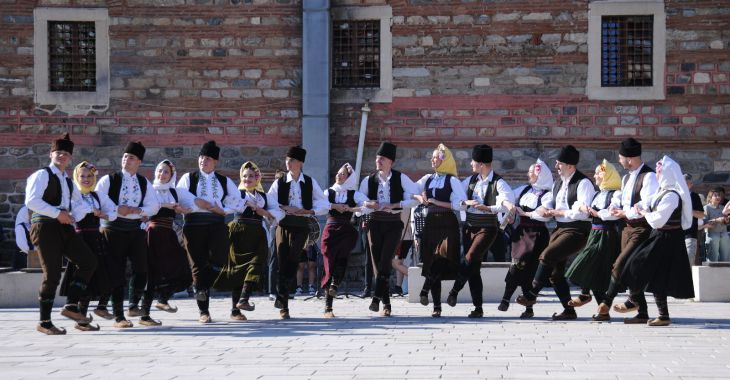 Tarihi Hanlar Bölgesi’nde halk dansları şöleni