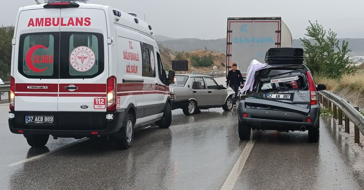 Tosya’da 3 zincirleme kaza: 1 ölü, 12 yaralı