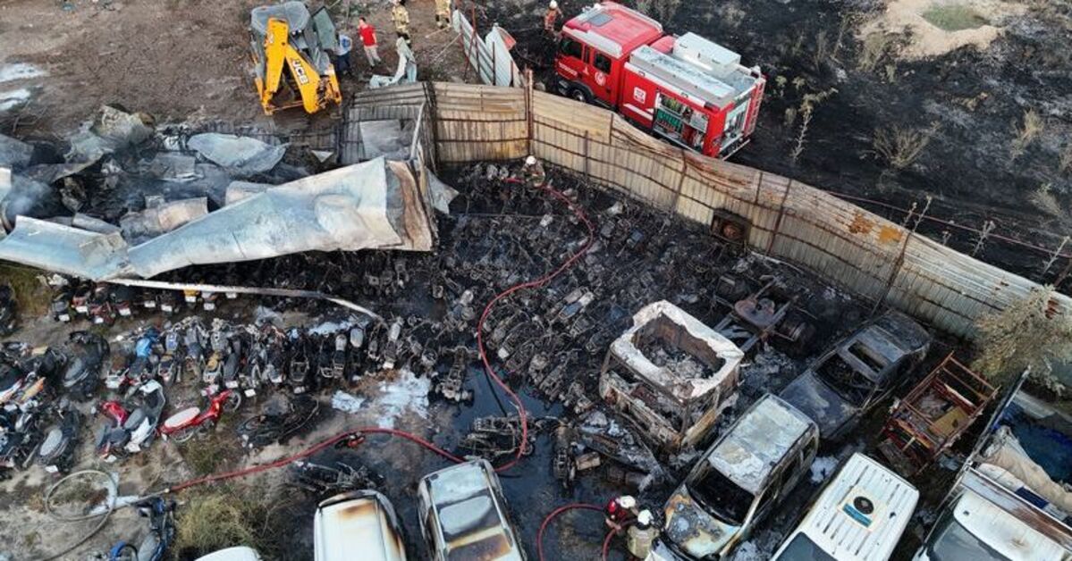Yediemin otoparkında yangın: 50 motosiklet ve 12 araç yandı