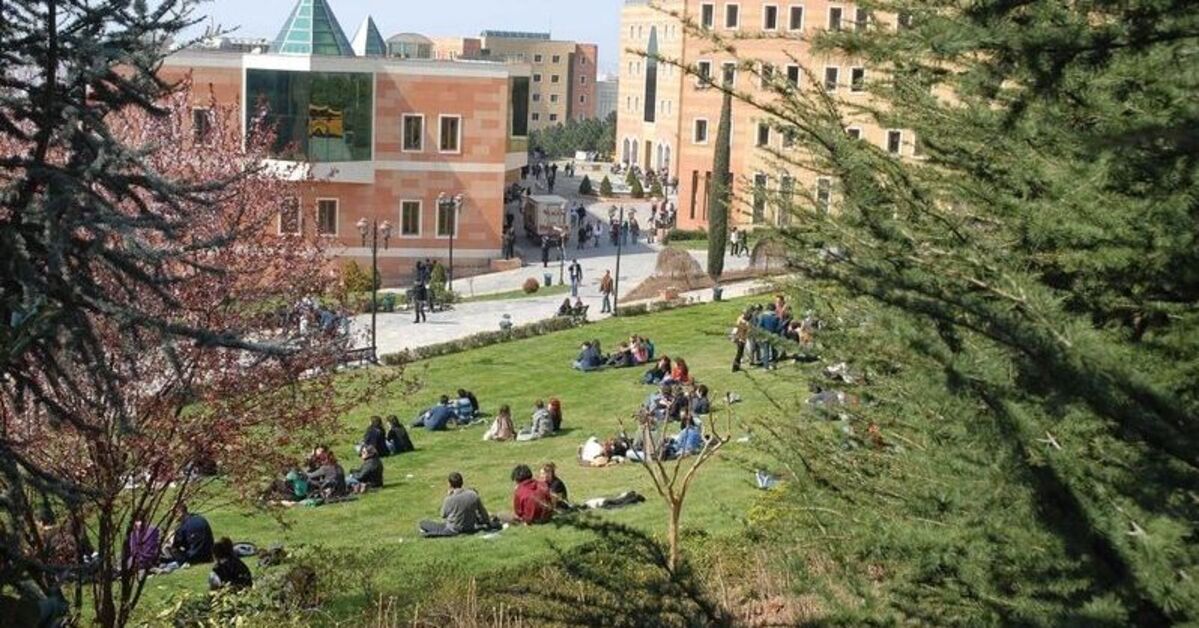 Yeditepe Üniversitesi’nden ‘ayet yazılı pankart’ın kapatılmasına ilişkin açıklama