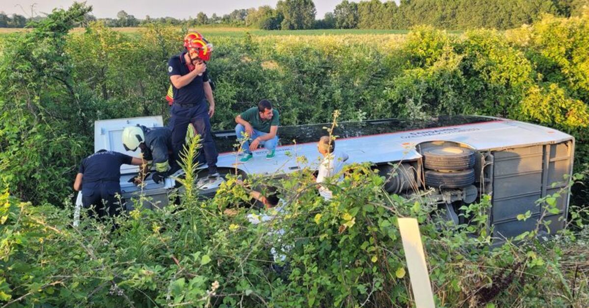 15 yaralı! Halk otobüsü devrildi