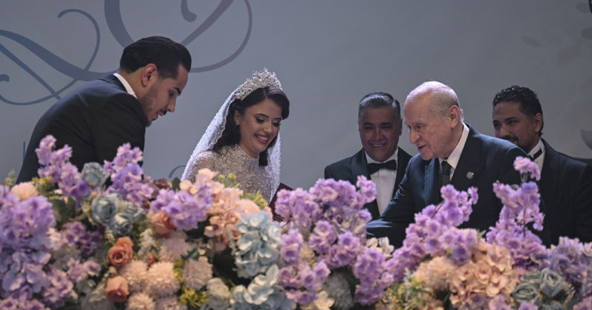 Bahçeli nikah şahidi oldu