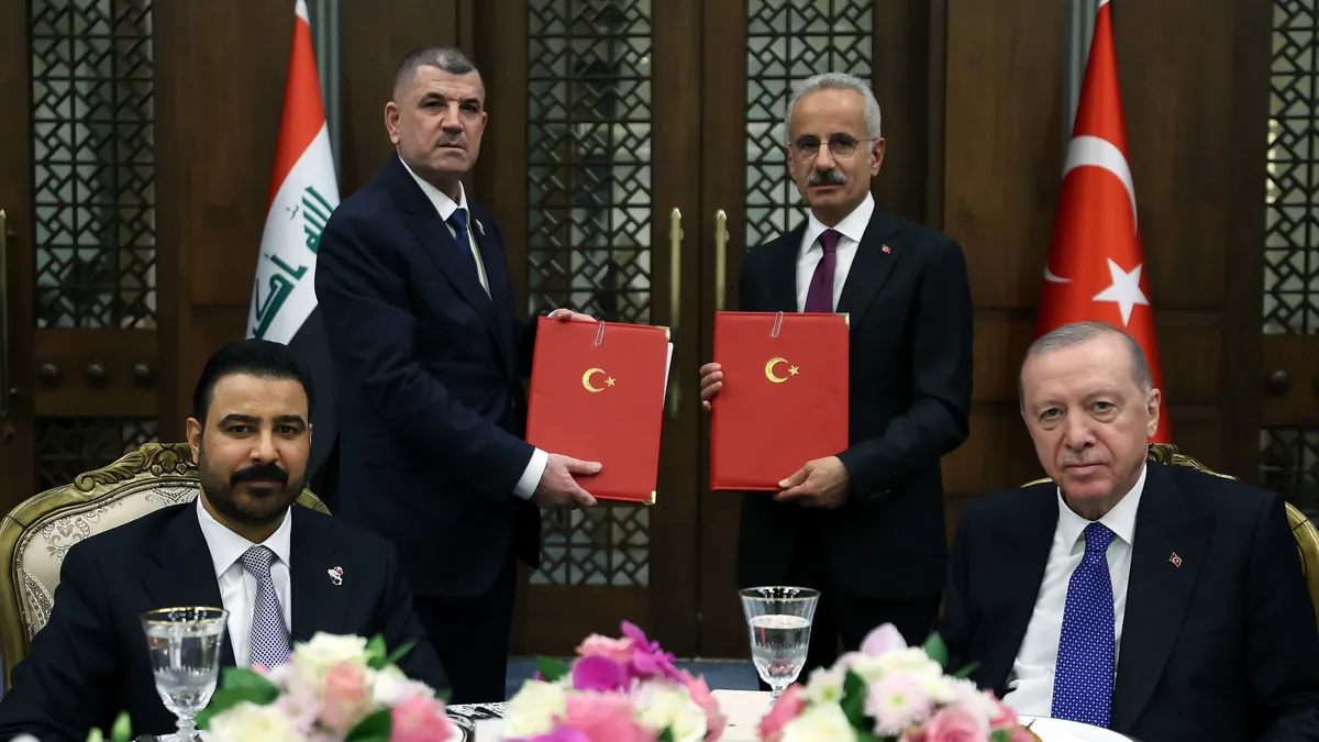 Bakan Uraloğlu Kalkınma Yolu’nda tarihi imzanın perde arkasını A Haber’de anlattı! Başkan Erdoğan krize noktayı böyle koymuş