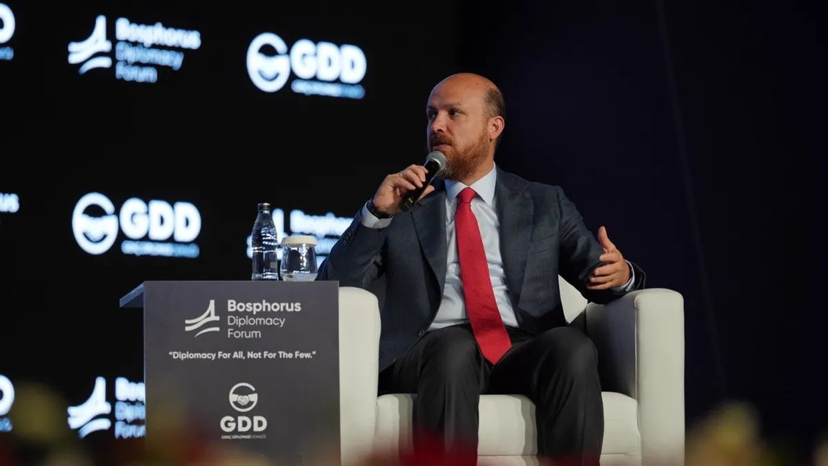 Bilal Erdoğan, gençlere eğitim diplomasisinin küresel rolünü anlattı