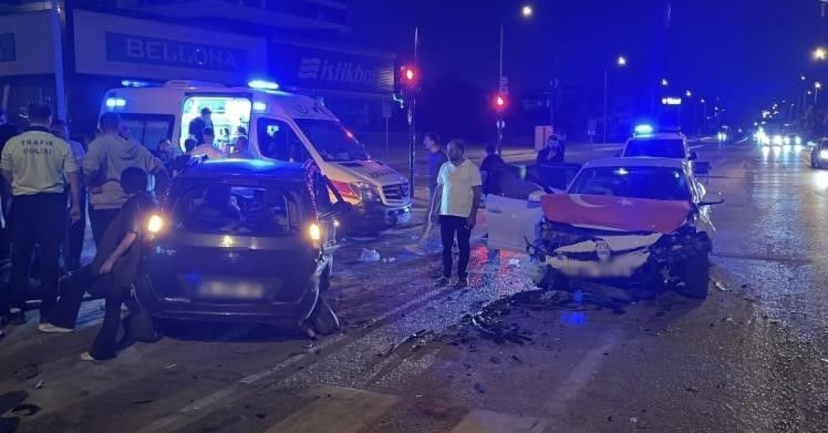 Bursa’da iki otomobil çarpıştı: 7 yaralı