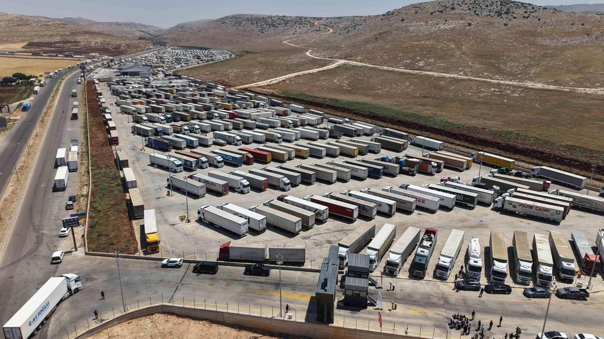 Cilvegözü Sınır Kapısı’nda 1200 tır kapasiteli park hizmete açıldı