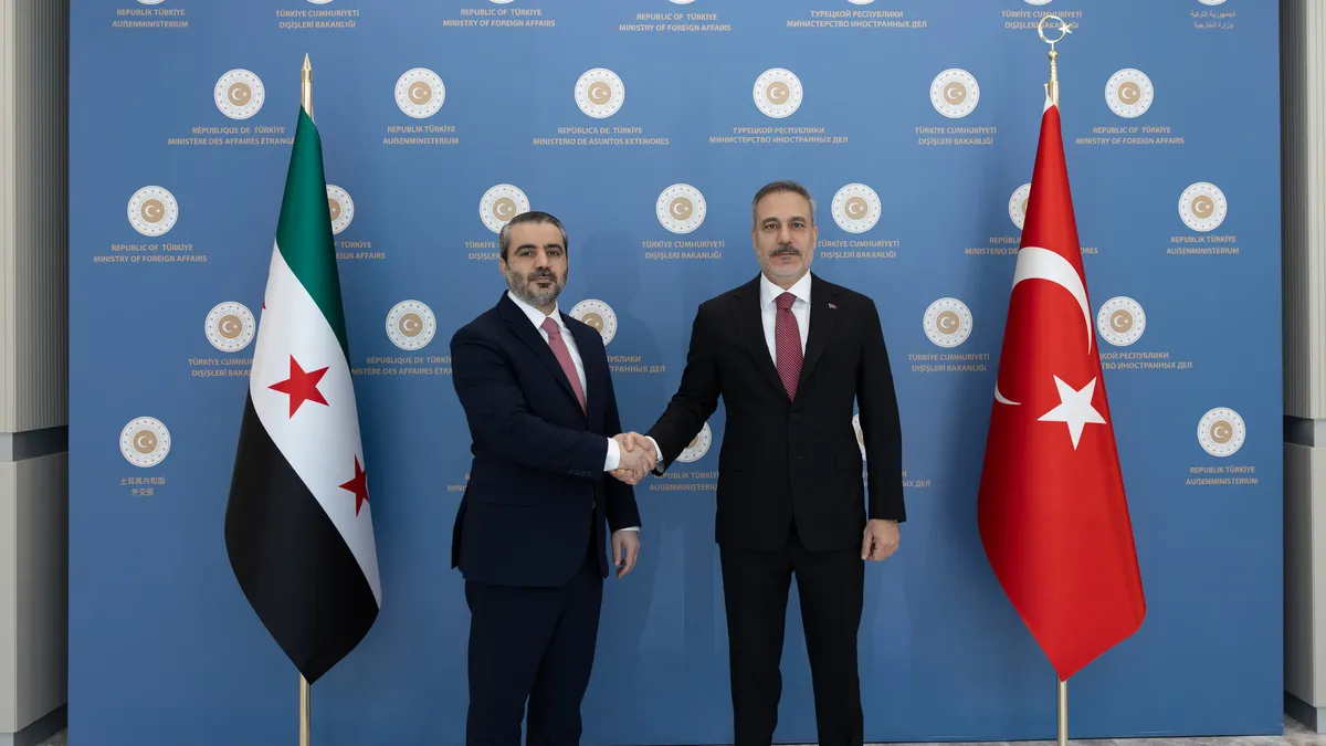 Hakan Fidan ve Esad Şeybani’den ortak basın toplantısında kritik mesajlar: Terörle ortak mücadele, silahların devlete devri ve İsrail’e sert tepki