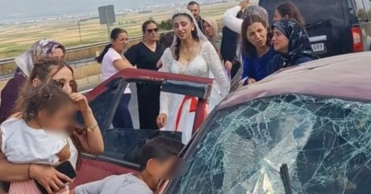Düğün konvoyunda kaza! 2 kişi öldü!